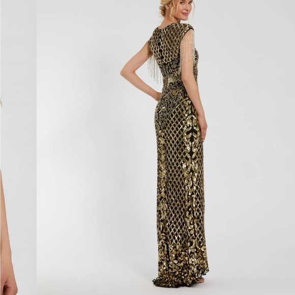 NWT Mac Duggal High Neck Sleeveless Beaded Fringe Fitted Gown - Picture 3 of 7